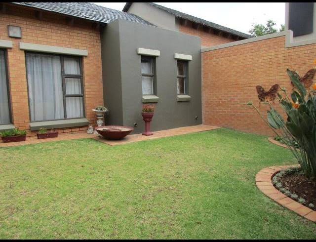 2 BEDROOM TOWNHOUSE FOR SALE IN RETIRE AT MIDSTREAM